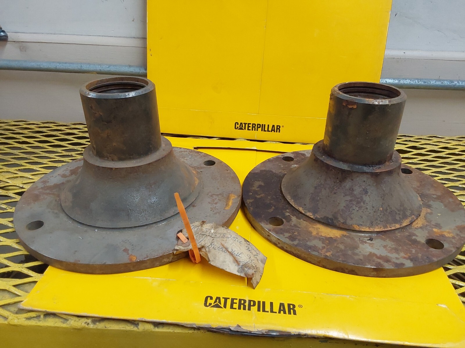 Caterpillar Hub. Set Of 2. Part #3W5825 For 963, 973 Loader