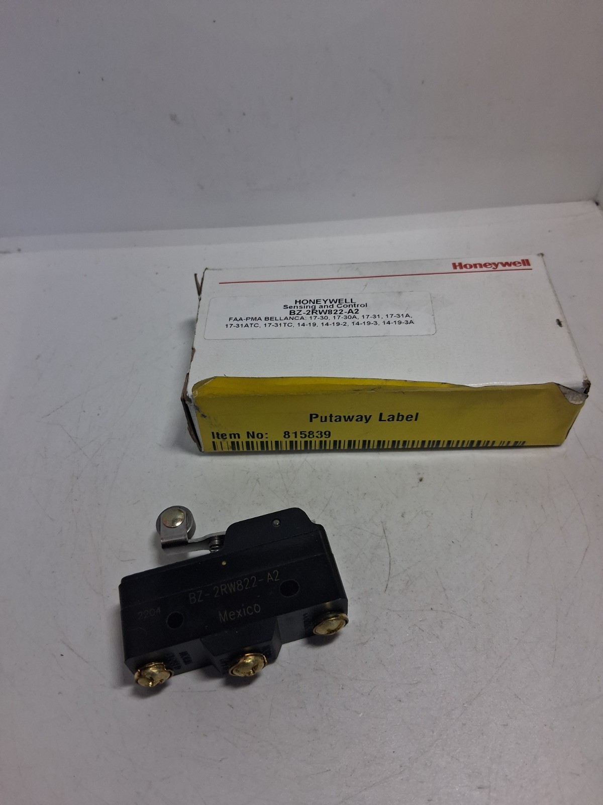 HONEYWELL BZ-2RW822-A2 LIMIT SWITCH ROLLER LEVER 15A 125, 250 OR 480VAC NIB