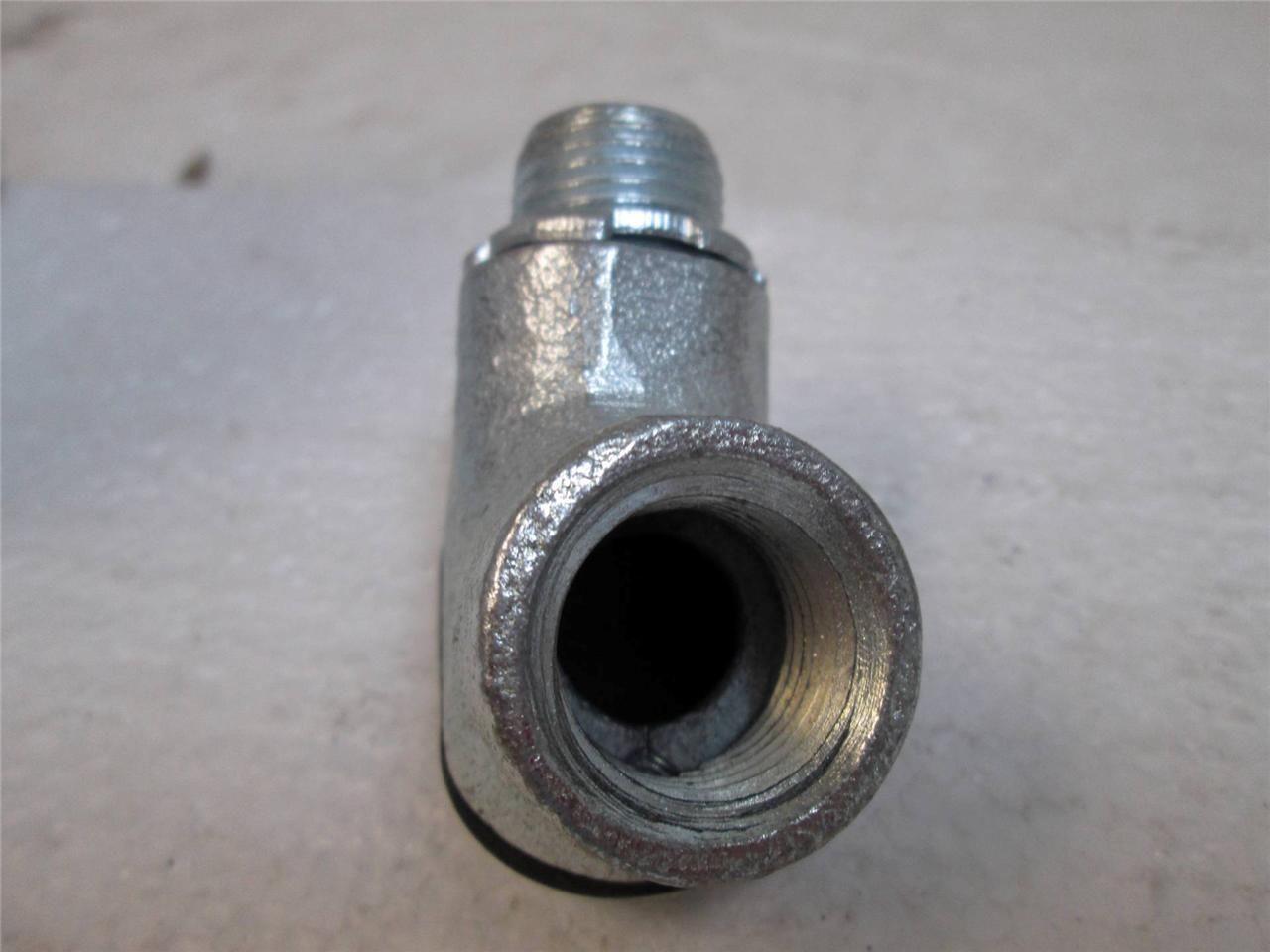 Box of 15 COOPER Crouse-Hinds #810 90 Degree Pull Elbow 1/2″ Male to Female NEW