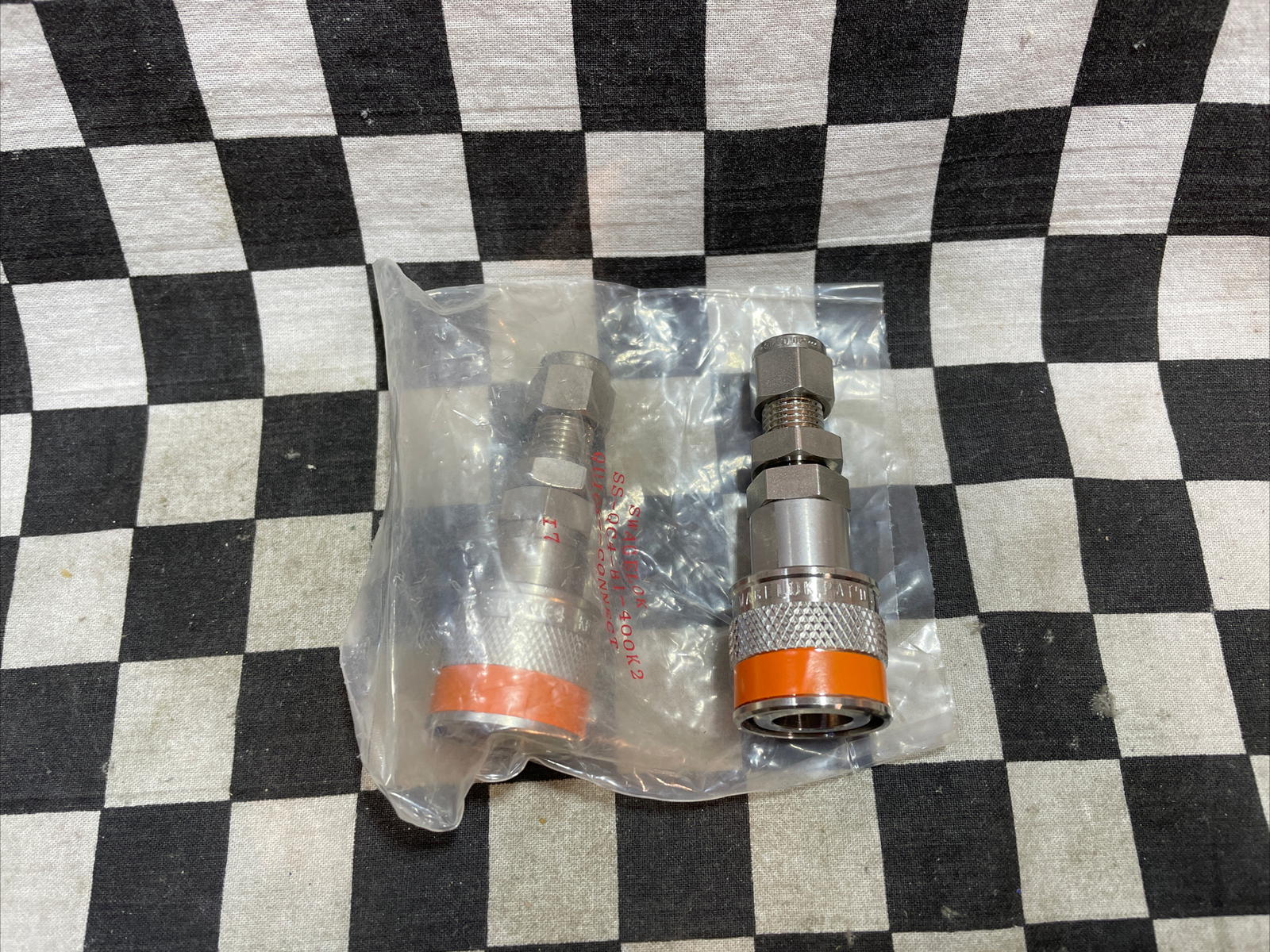 SWAGELOK SS-QC4-B1-400K2, Quick Connect Orange Key 1/4″ , LOT OF 2#YB19