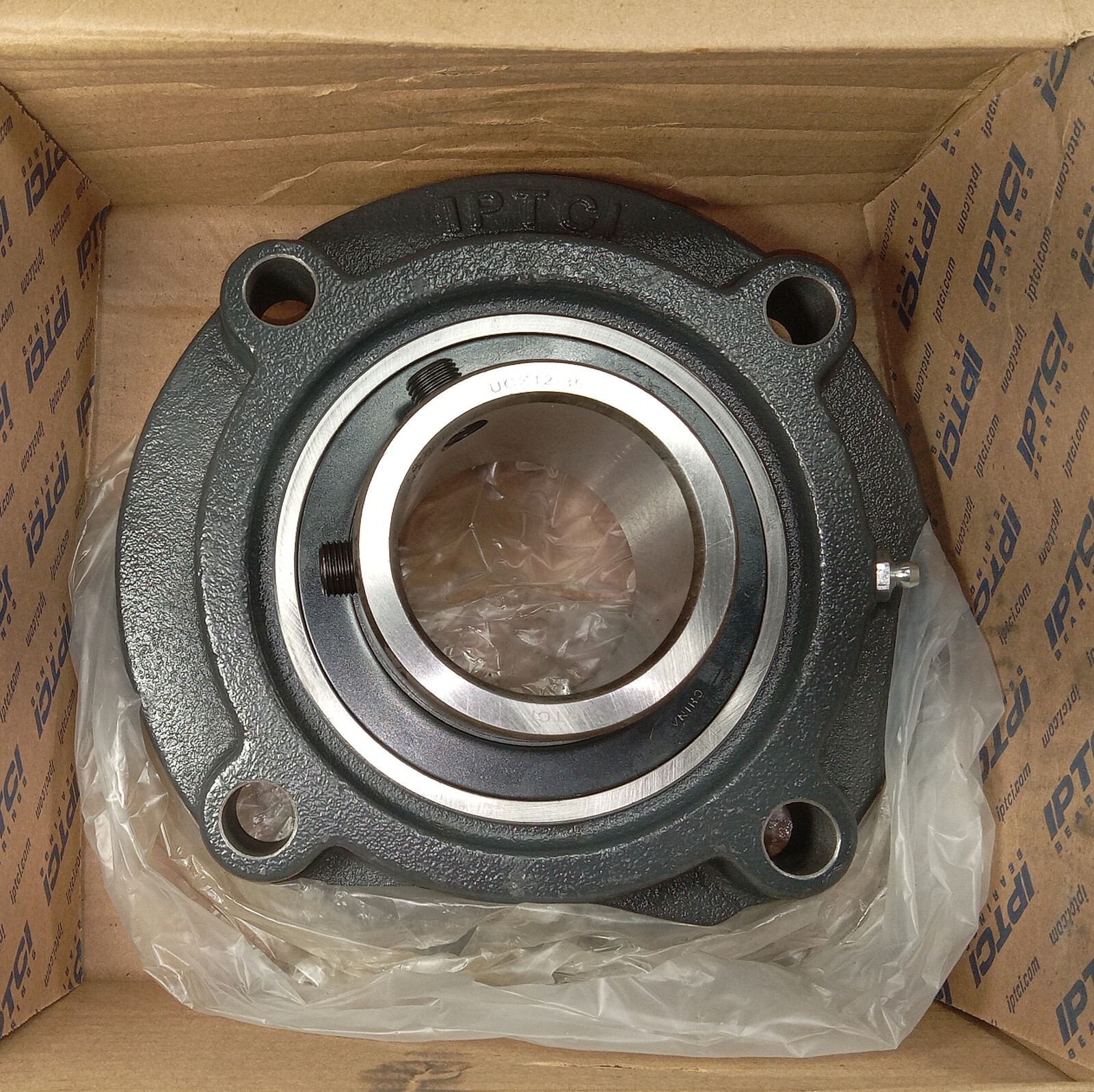 1 NEW IPTCI UCFCX1239 4 BOLT FLANGE PILLOW BLOCK BEARING NIB ***MAKE OFFER***