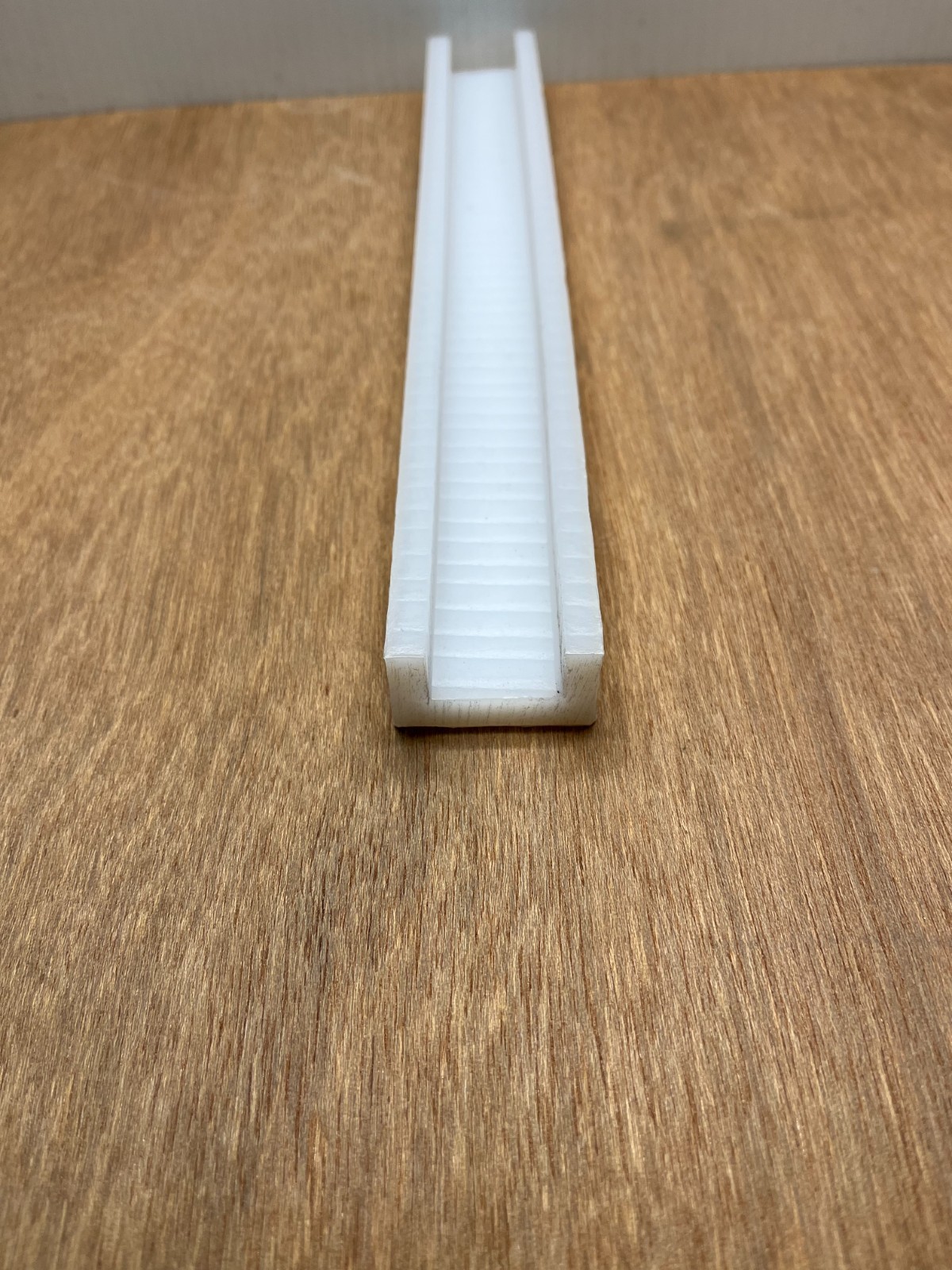 1-1/2″ W X 7/8″ H 12″ L 1/4″ Leg 1″ W Slot UHMW Polyethylene U-Channel White USA