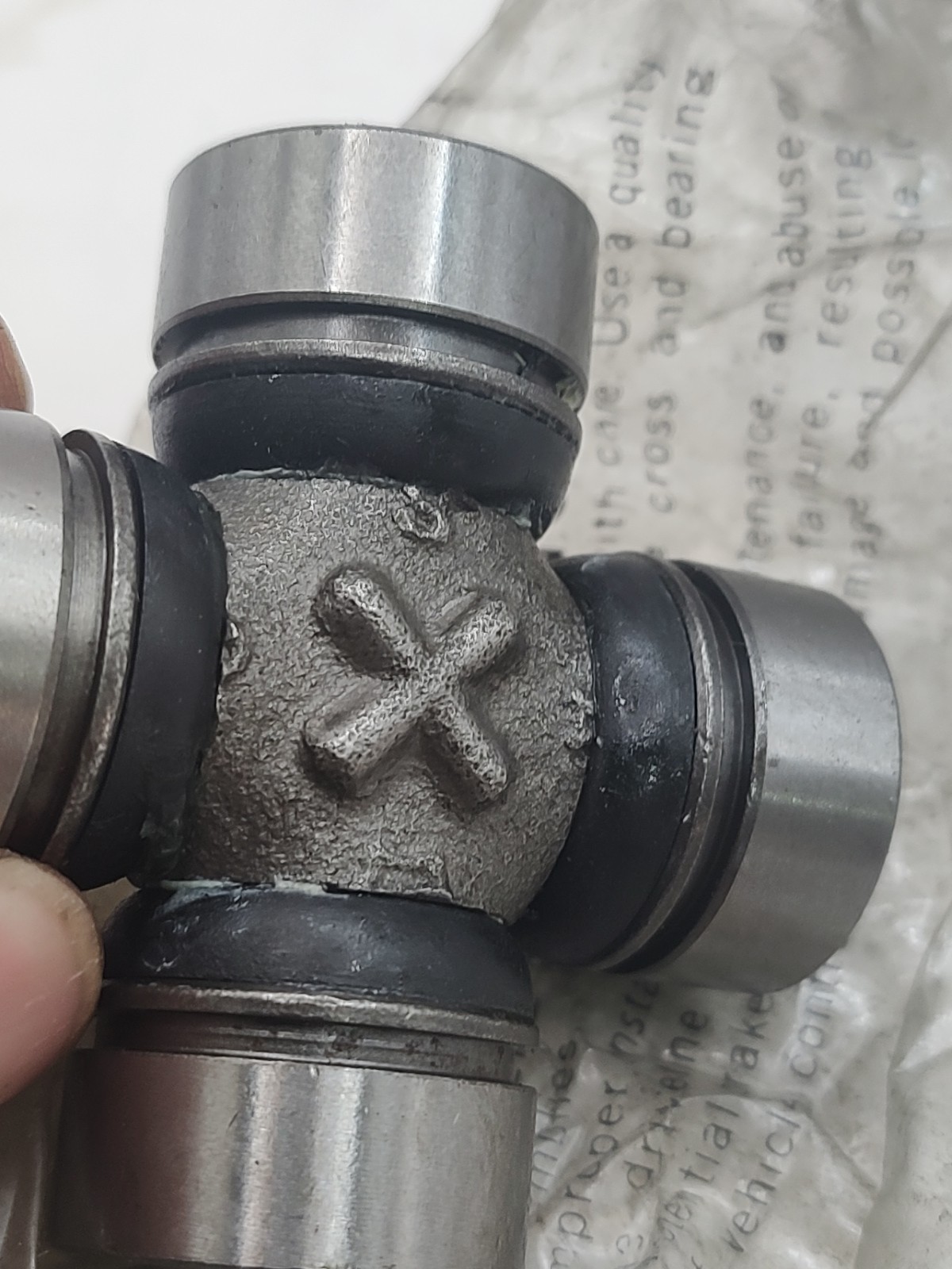 AG UNIVERSAL PTO SHAFT 6 SERIES 6R 2 5/16″-3 1/32″ CROSS & BEARING 200-0600 NOS