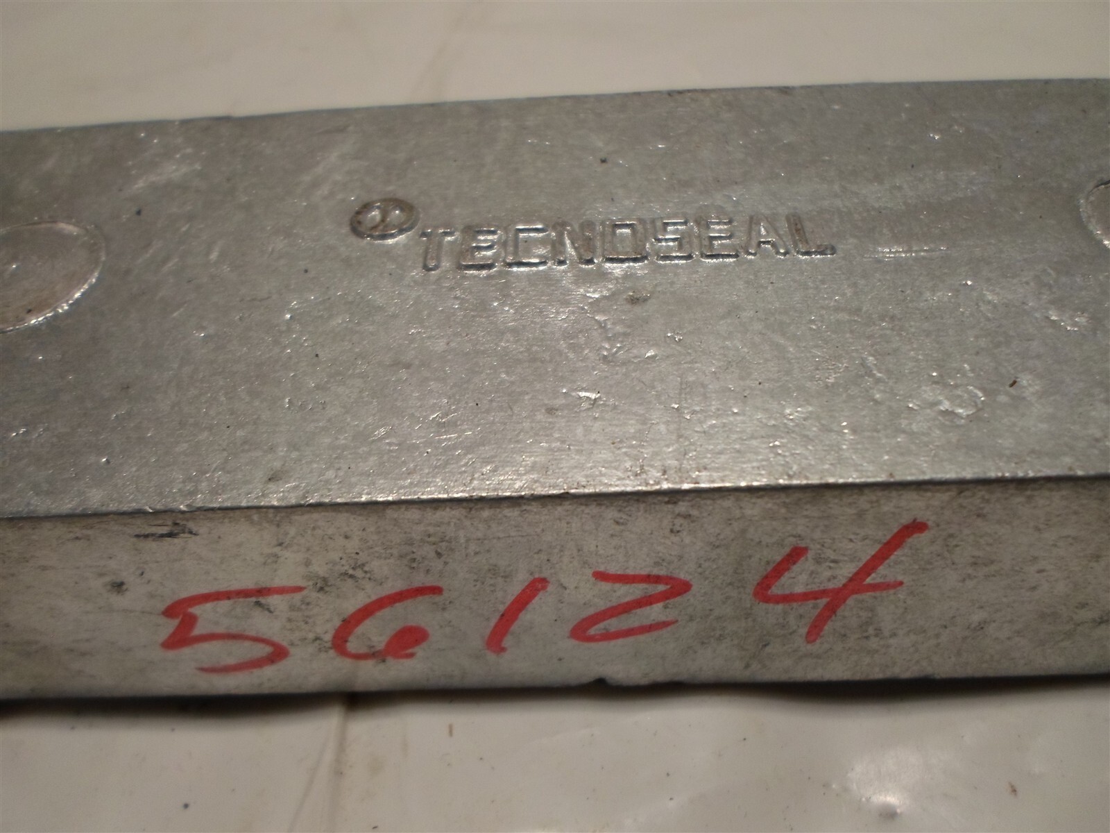 Technoseal 56124 8 1/2″ x 2 7/16″ x 1 1/8″ Thick