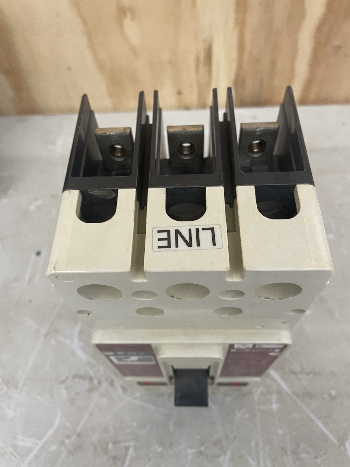CUTLER-HAMMER JD3250K SER C 250 A 3P MOLDED CASE BREAKER