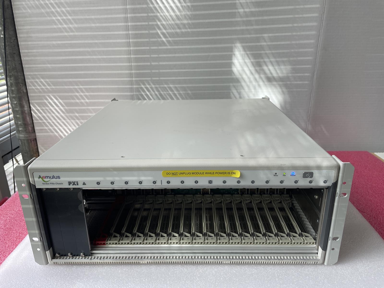 AEMULUS 18-SLOT PXIE CHASSIS PXES-2780 3U PXI EXPRESS CHASSIS, DENTED CORNER