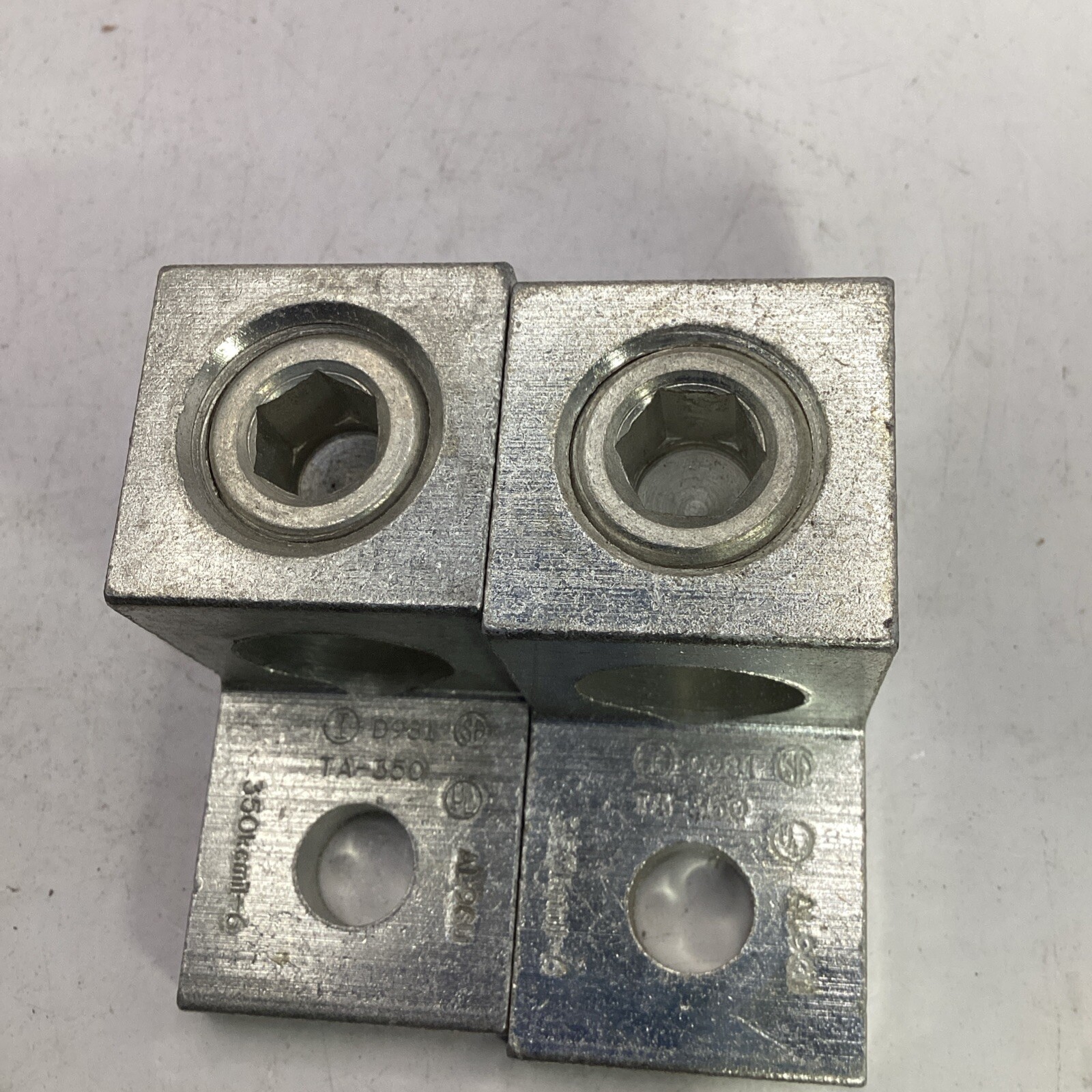 Ilsco D981 TA-350 Aluminum Lug AL9CU (lot of 2)