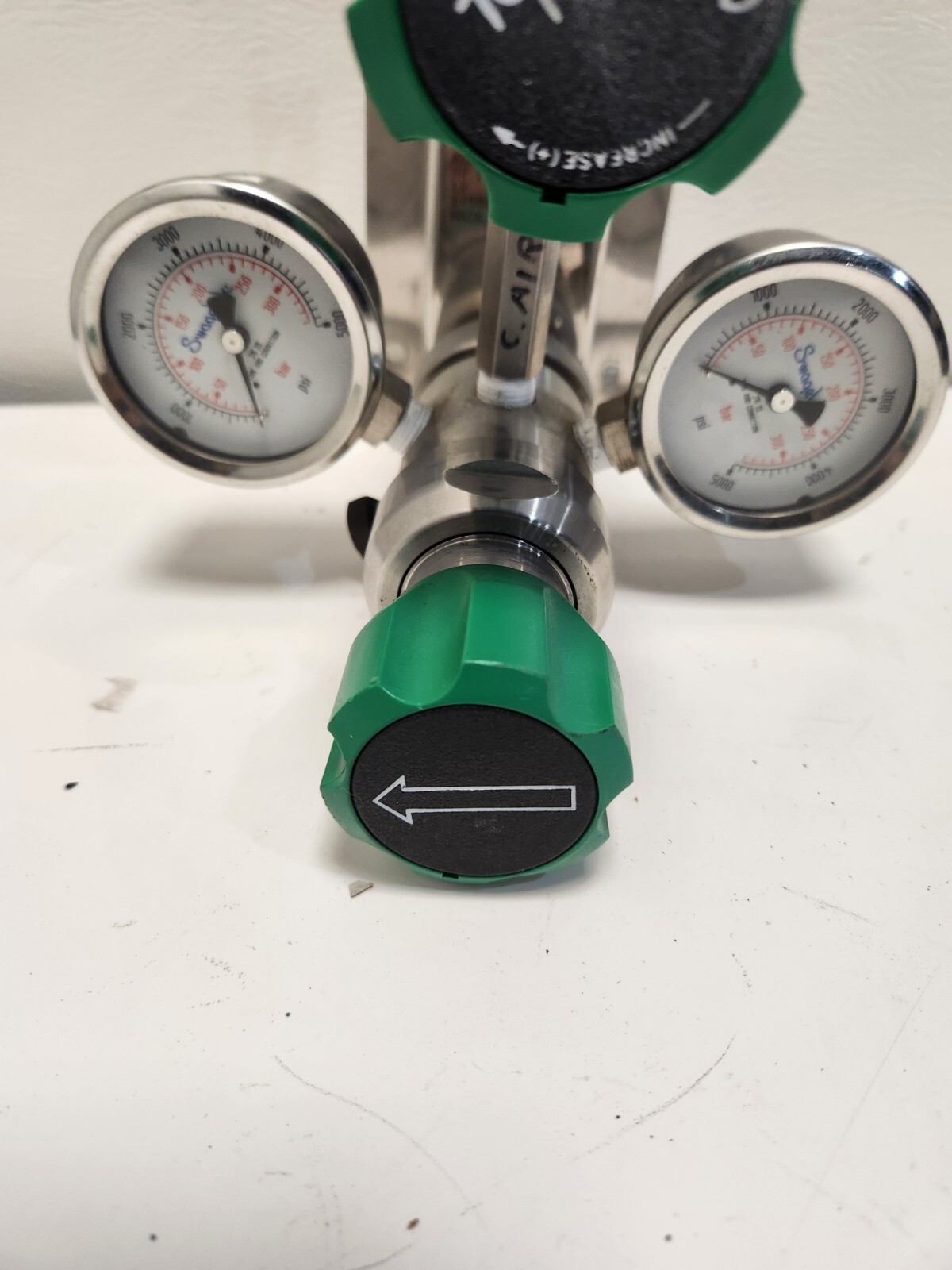 SWAGELOK KCM Series Gas Cylinder Changeover Regulator KCM1GJL412AD0G14