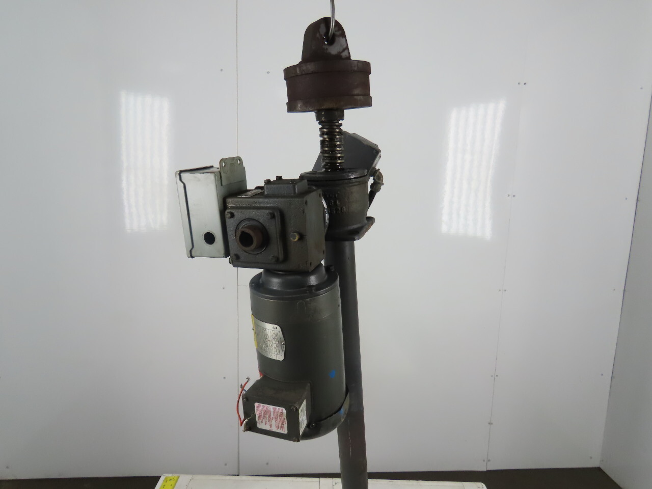 Joyce Dayton 10 Ton 36″ Machine Comdrive Screw Jack W/ 575V 3Ph Motor & Limit