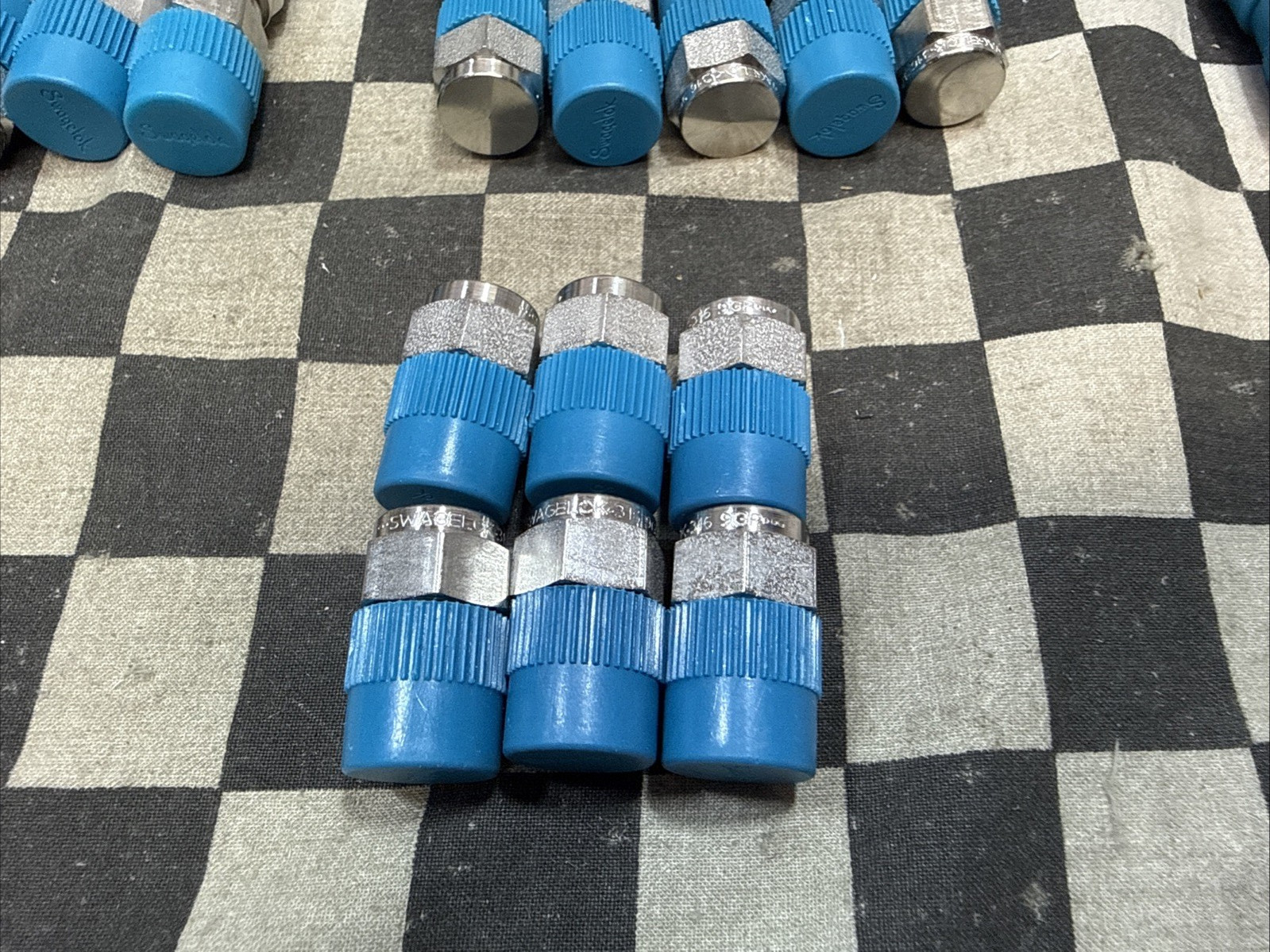 LOT OF 36, SWAGELOK SS-4-P, SS4P, Pipe Plug 1/4″ NPT, SST, SHIPSAMEDAY #1556D