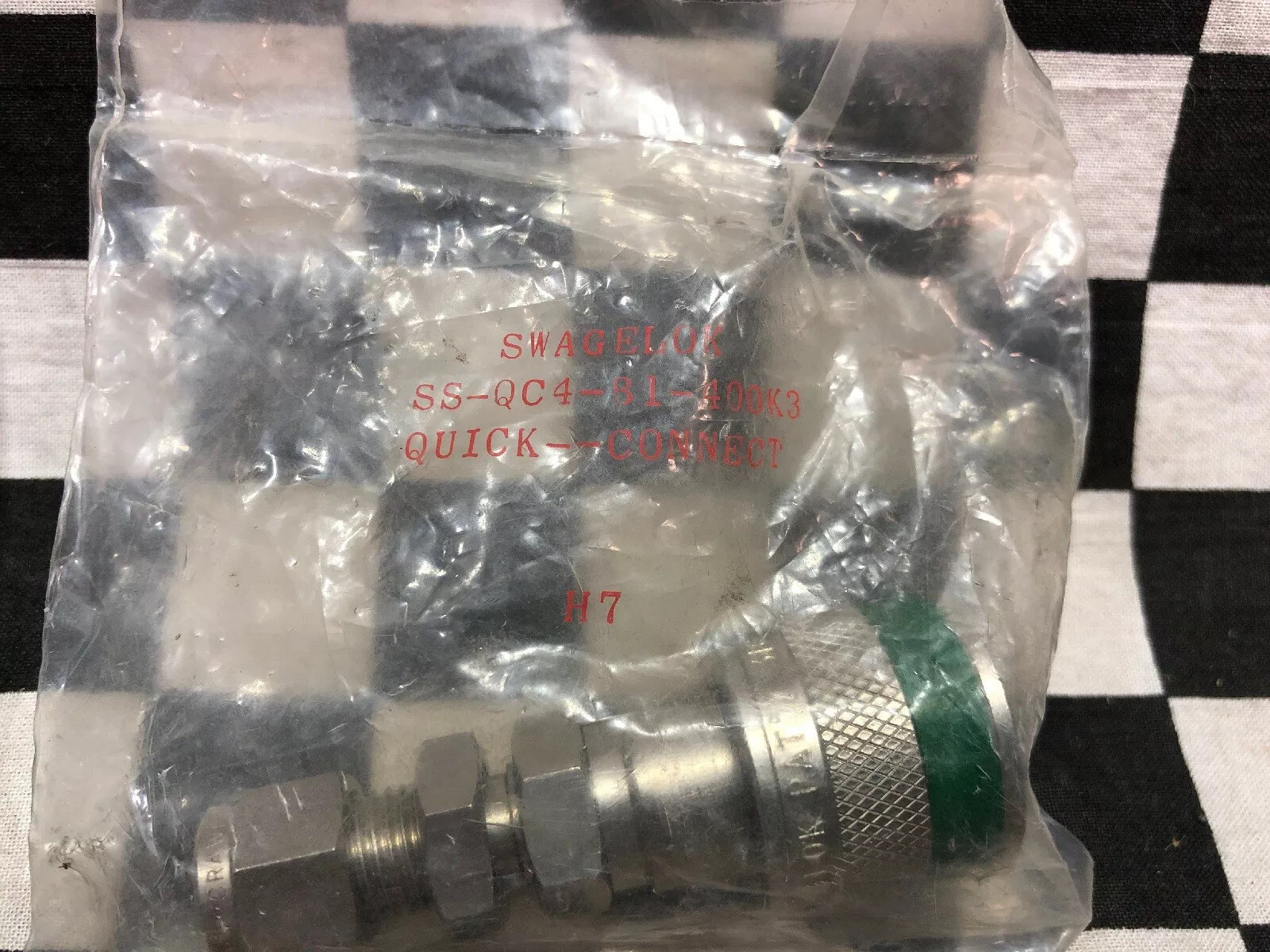 3x Swagelok Quick Connect SS-QC6-S-600K3 & SS-QC4-B1-400K3 & SS-QC4-S-4PFK3