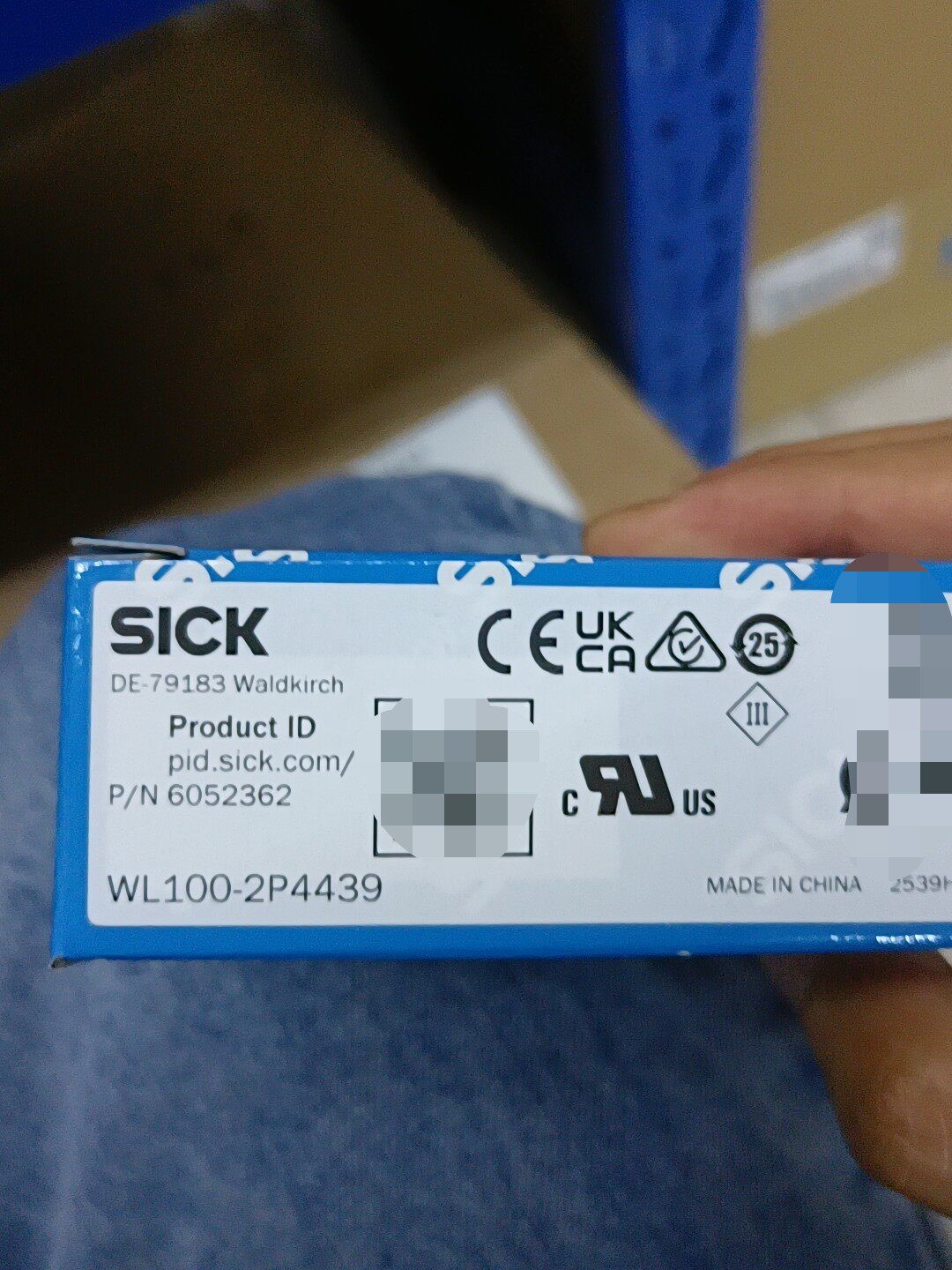 1P NEW SICK WL100-2P4439 Photoelectric Sensor