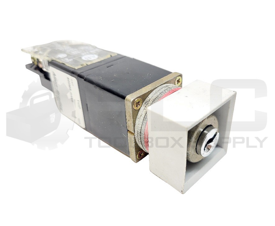 NEW ALLEN BRADLEY 800MS-H48B/A CYLINDER LOCK W/ 800M-XAK CONTACT BLOCK W/ KEYS *