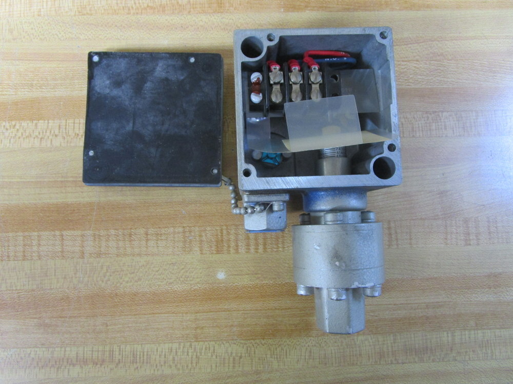ITT Neo-Dyn 200P1-8C3 Adjustable Pressure Switch 200P18C3
