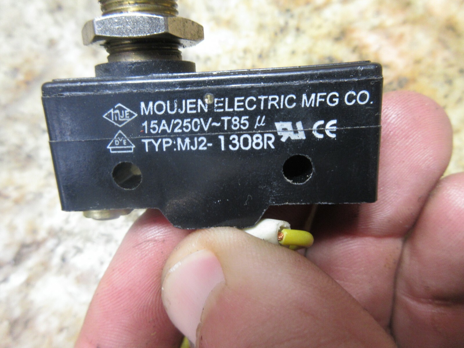 MOUJEN SAFETY SWITCH MJ2-1308R 15A 250V T85 7 15G1308 LOT OF 2PIECES