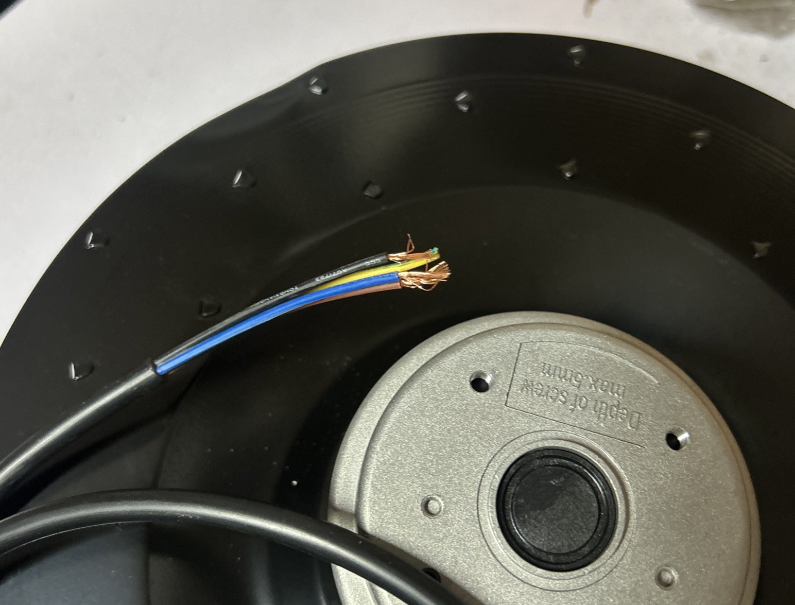 Dented ebmpapst R2E280-AE52-17 Centrifugal Cooling Fan 230VAC 1A 225W 2700rpm