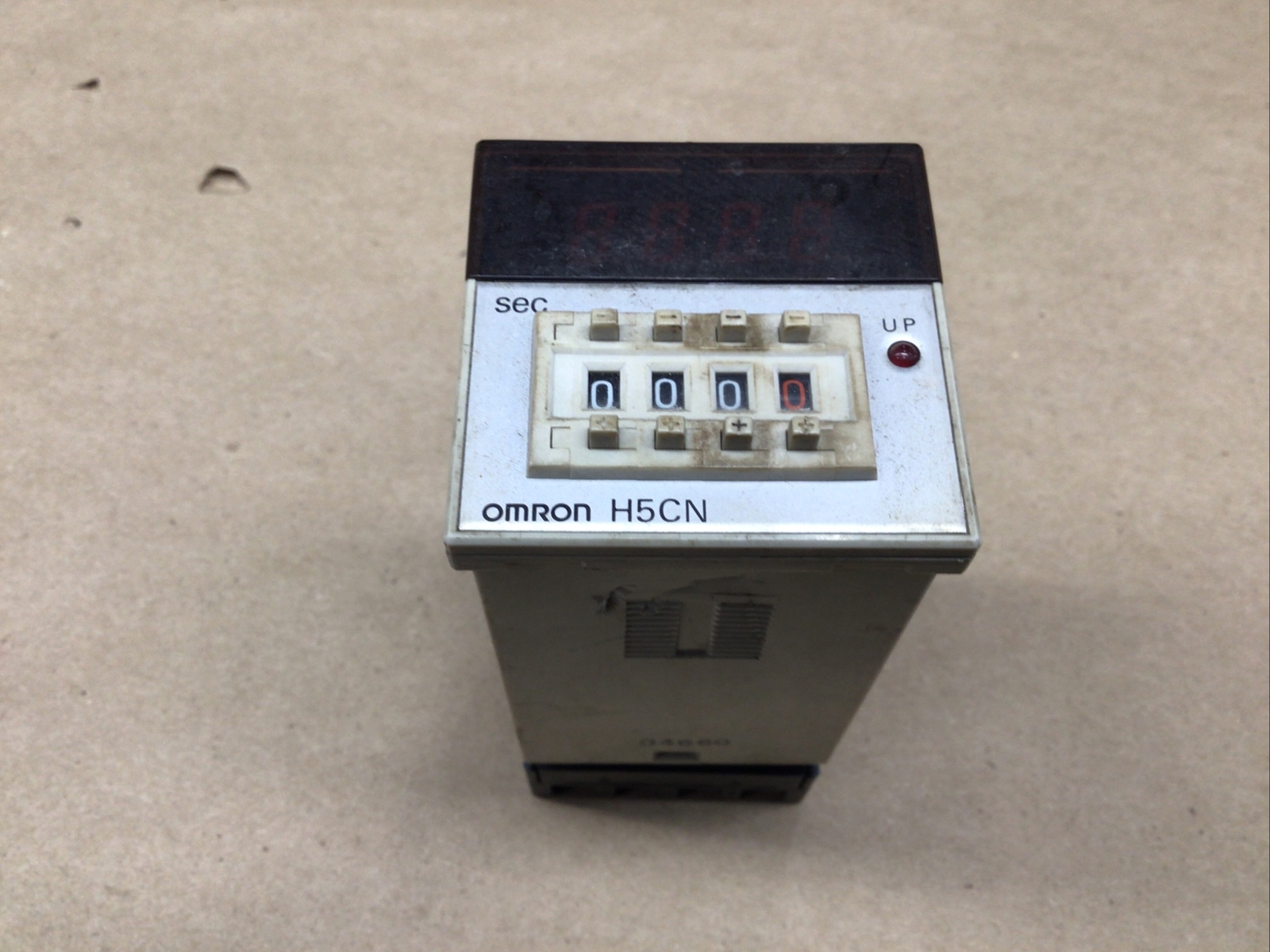 Omron H5CN-XBN Timer WITH OMRON P36-08 BASE #20I55