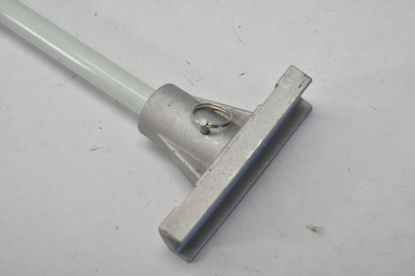27″ White Hanger w Metal 5″ Bracket PLBKT102 MISSING CAP