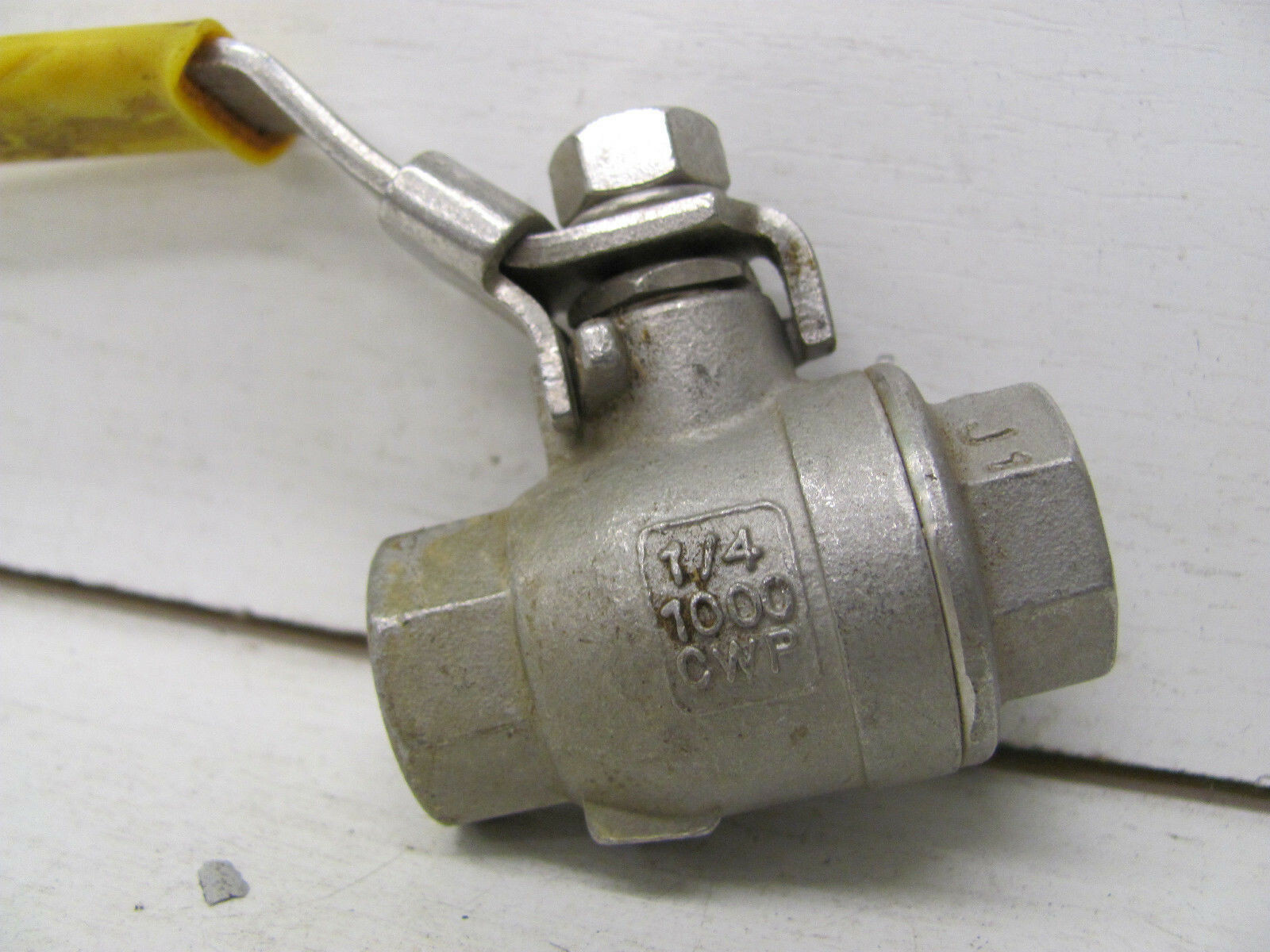 SHARPE LOCKING BALL VALVE CF8M 1/4″ 1000CWP W/ ON OFF HANDLE USED