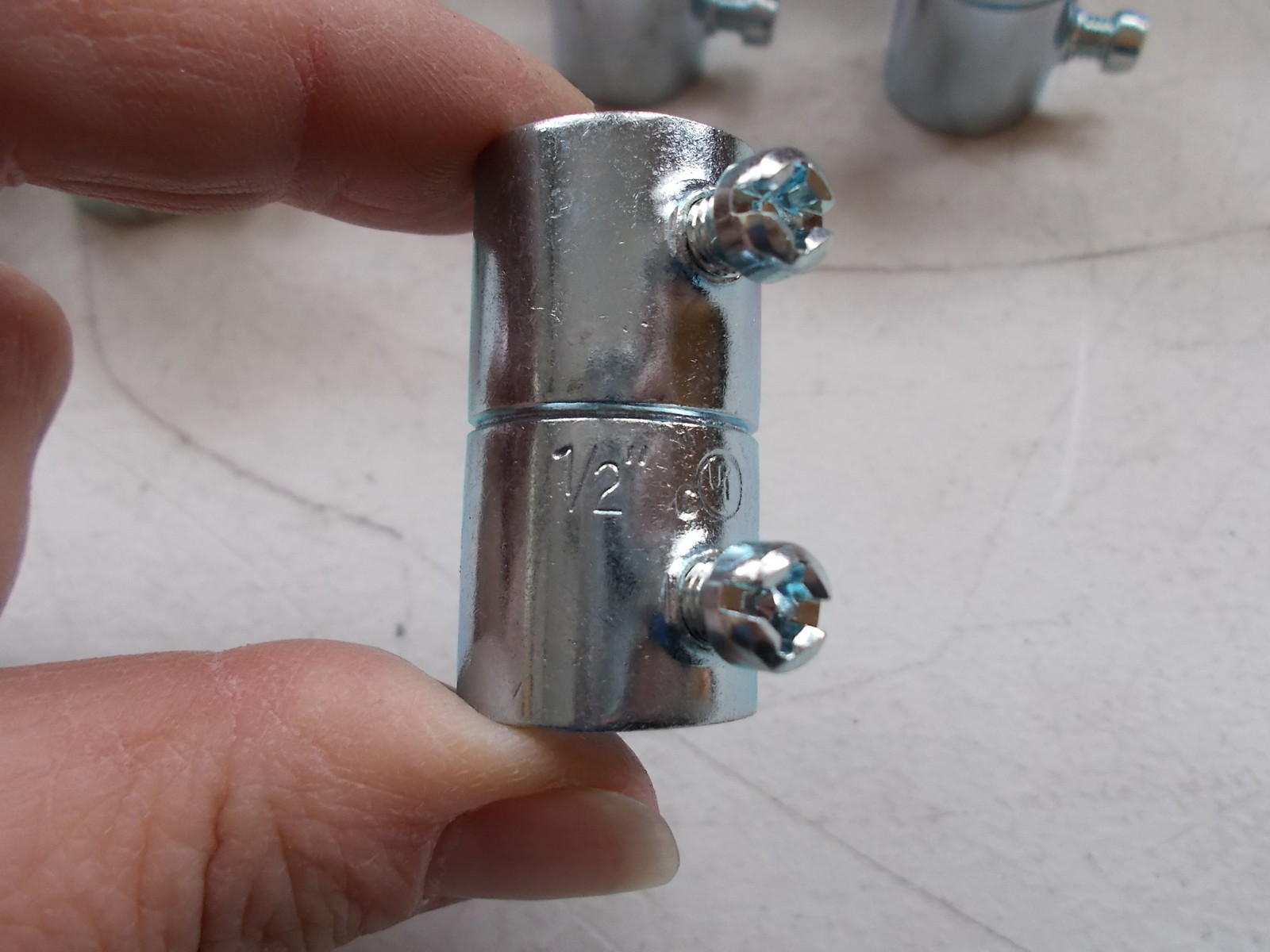 NEW EGS 5050S Box of 19 1/2″ EMT Set Screw Couplings *FREE SHIPPING*
