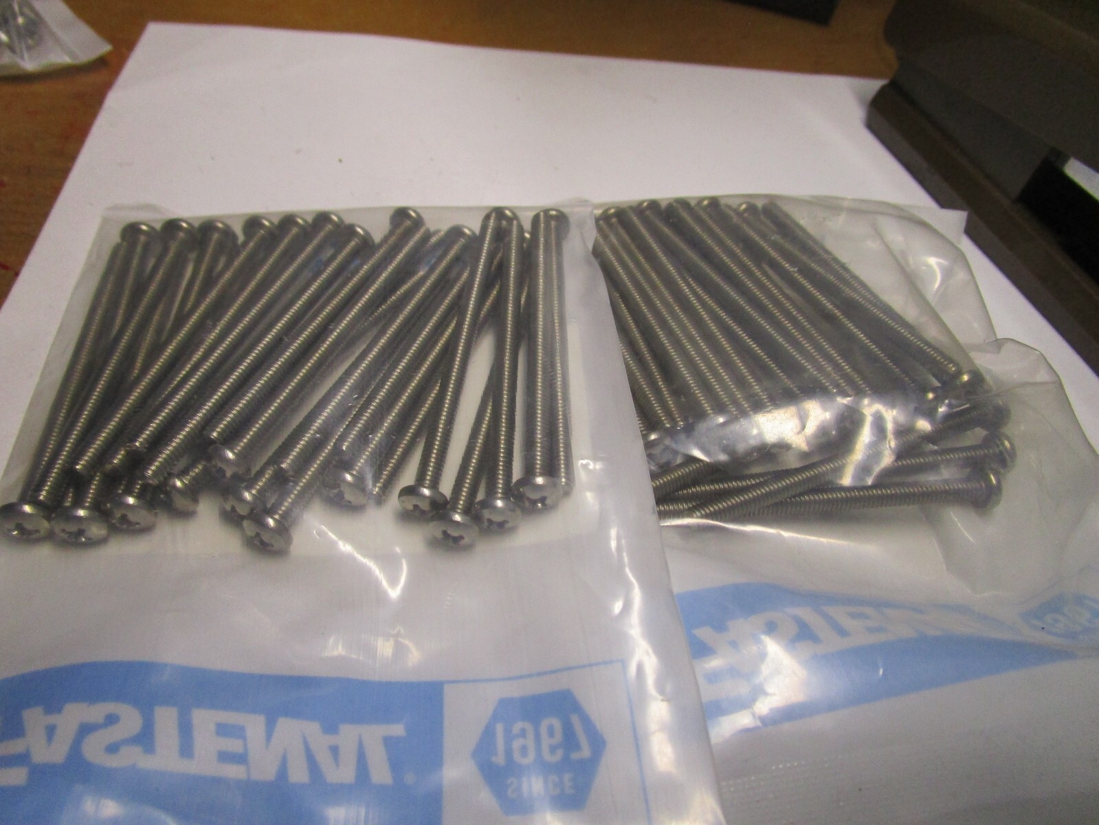 #8-32 x 2-1/2″ Phillips Pan Head Grade 18-8 Stainless Steel Machine Screw QTY 50