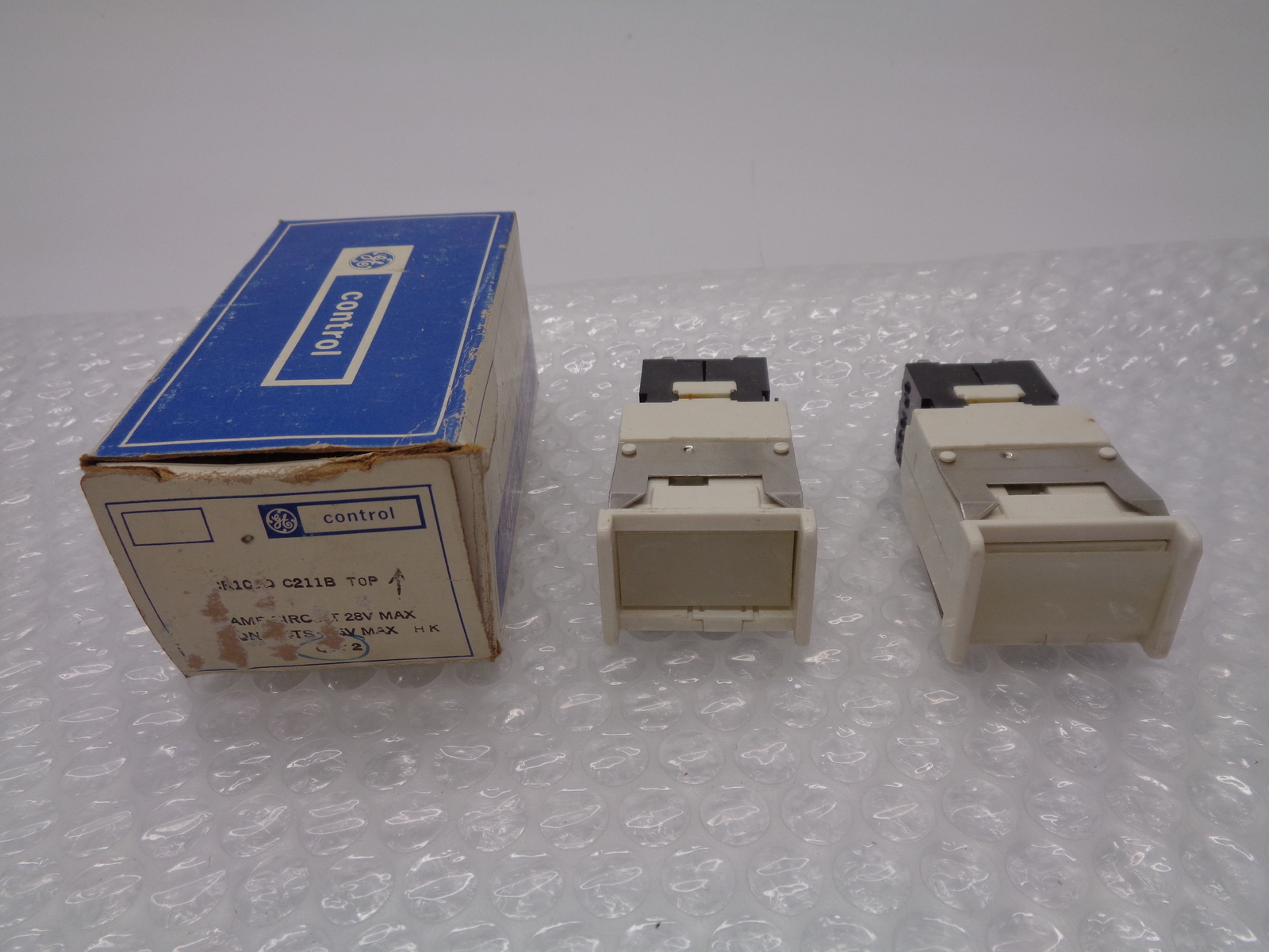 GENERAL ELECTRIC CR103DC211B LAMP CIRCUIT LOT OF 2 NSMP